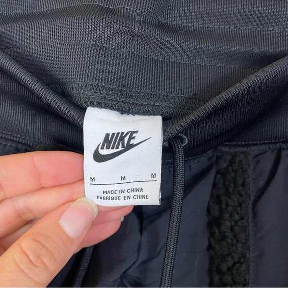 NWT Nike Black Faux Fur‎ High Rise Loose Fit Pants Size Medium - Picture 6 of 12